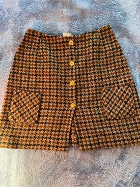 VINTAGE BRITISH Button-Front Houndstooth Mini Skirt in Brown